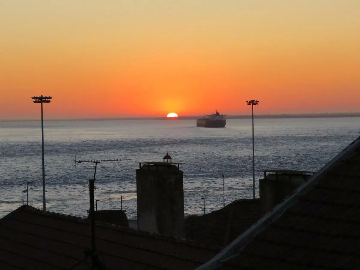 Tejo House River Lisbon Almada