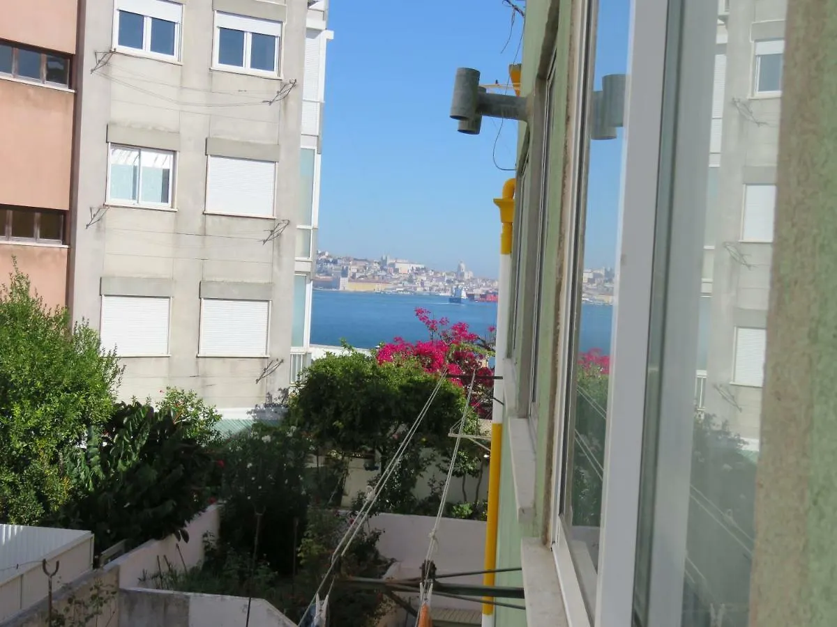 Tejo House River Lisbon Almada 0*,