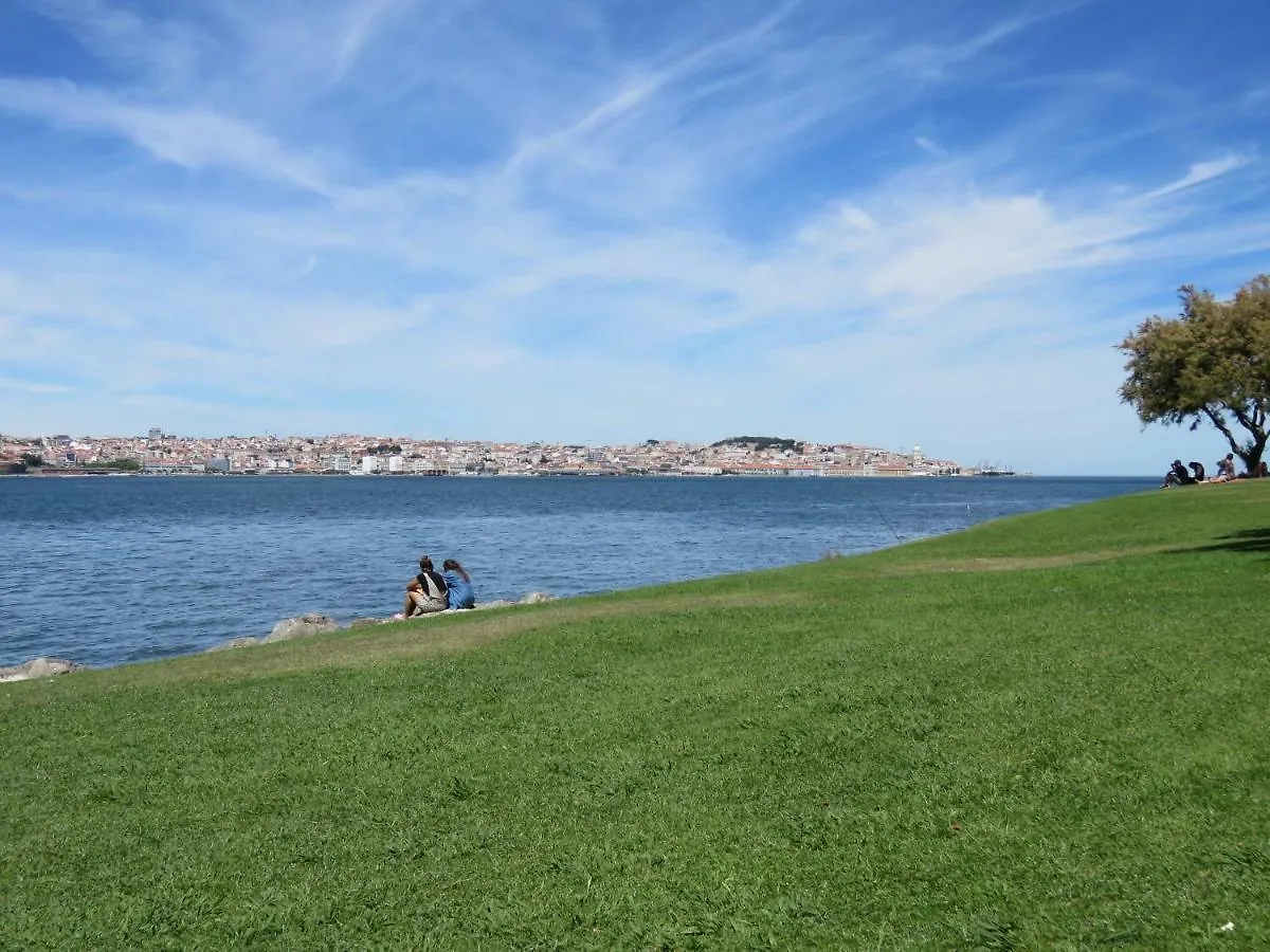 Apartamento Tejo House River Lisbon Almada Portugal